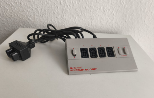 Nes four score - adapter, •